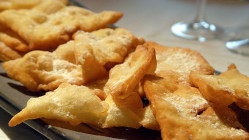 Bugnes : origine francoproven&ccedil;ale, nom lyonnais !