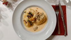 Aux Trois Maries &agrave; Lyon : des saintes et des andouillettes !
