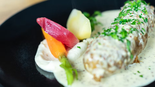 Quenelle, gâteau de foie, andouillette : le Bouchon des Artistes joue la carte du vrai terroir lyonnais Quenelle, gâteau de foie, andouillette : le Bouchon des Artistes joue la carte du vrai terroir lyonnais